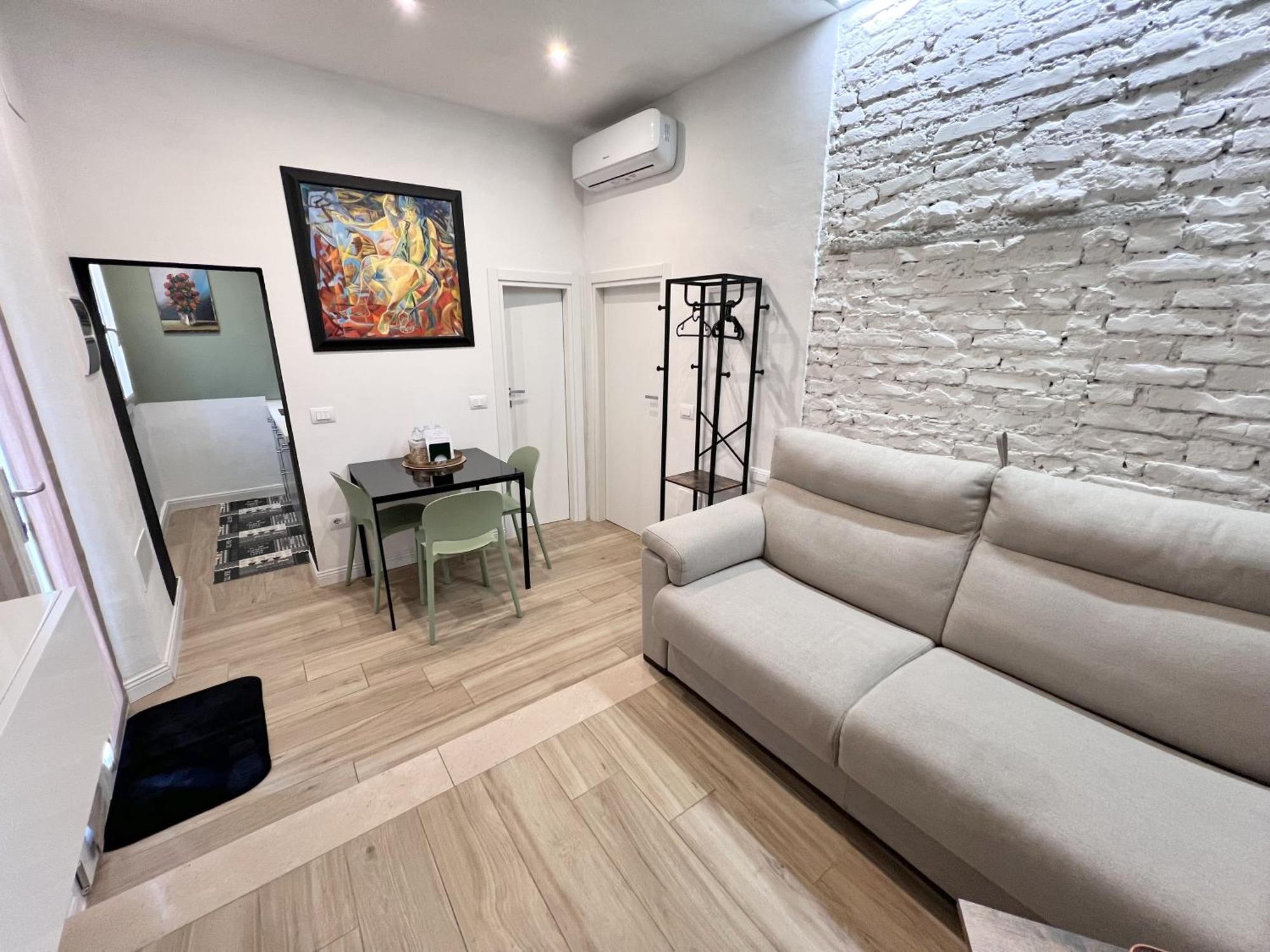 Home Cavour Prato Прато Экстерьер фото