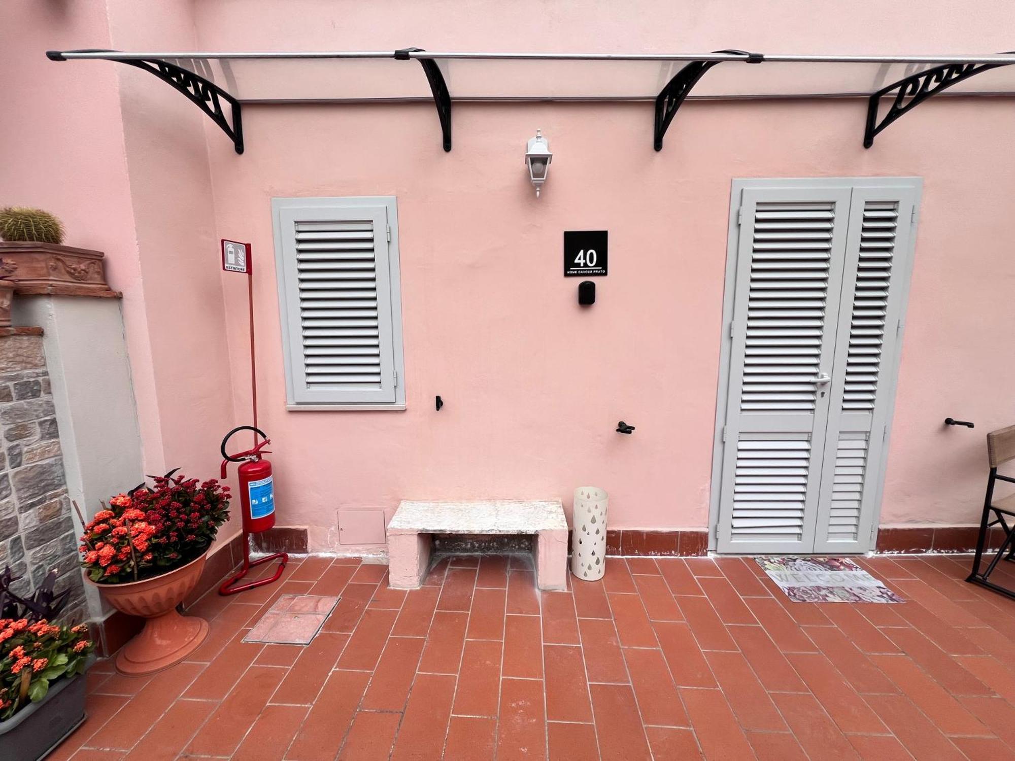 Home Cavour Prato Прато Экстерьер фото